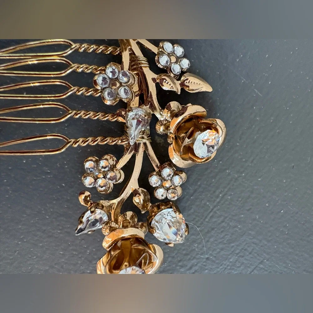 Vintage-Style Gold Floral Rhinestone Hair Comb – Bridal Wedding Hairpiece